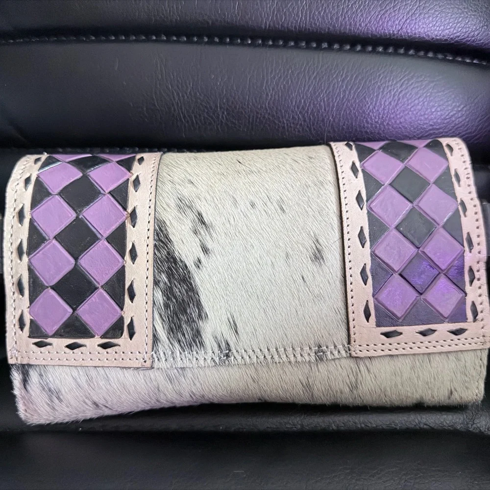 💜 Handcrafted Cowhide Crossbody Wallet 💜